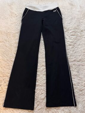 Le Tigre Wide Leg Sweatpants
Size Small Elastic Waist black yoga
